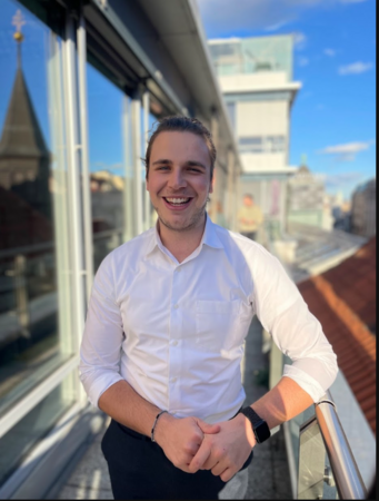 Alumnus Shares Unique Journey from NSYSU to Leading Recruitment Role in Czech Republic圖片