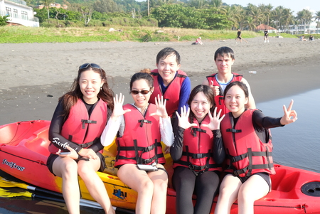 《By The Wave at Siziwan》 Bringing the IBMBA and GHRM MBA Communities 《乘風逐浪，樂遊西子灣》 凝聚 IBMBA 與 GHRM MBA 情誼TogetherImage