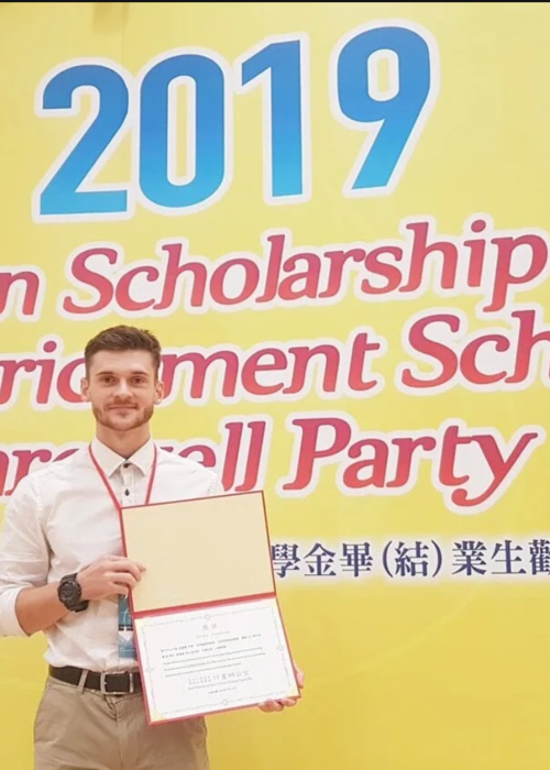 In Love with Taiwan, Study and Career圖片