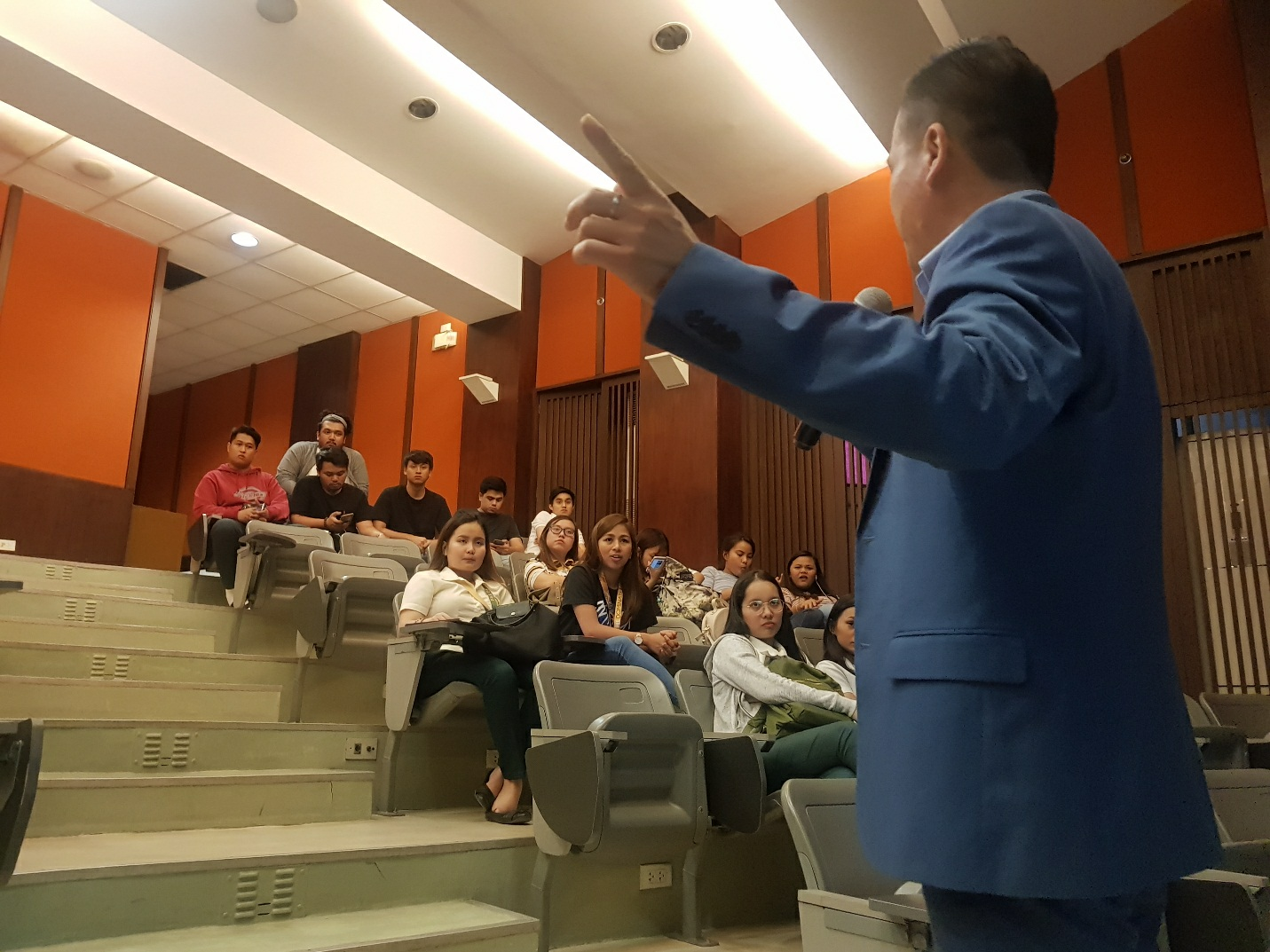 Dr. Jack Hsu (Former Director of International MBA Programs, College of Management/Acting Director, EMBA) Dr. Jack Hsu (Former Director of International MBA Programs, College of Management/Acting Director, EMBA)